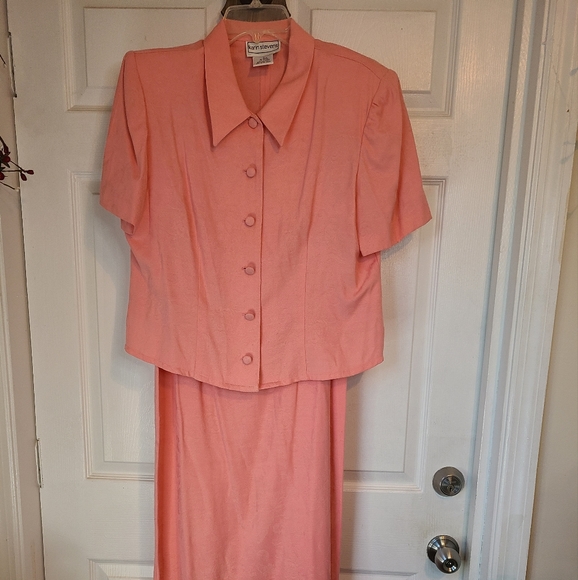 Karin Stevens Woman's Two Piece Suit, Size: 12 Color: Pink - Picture 2 of 13